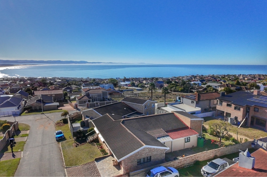 3 Bedroom Property for Sale in Wavecrest Eastern Cape